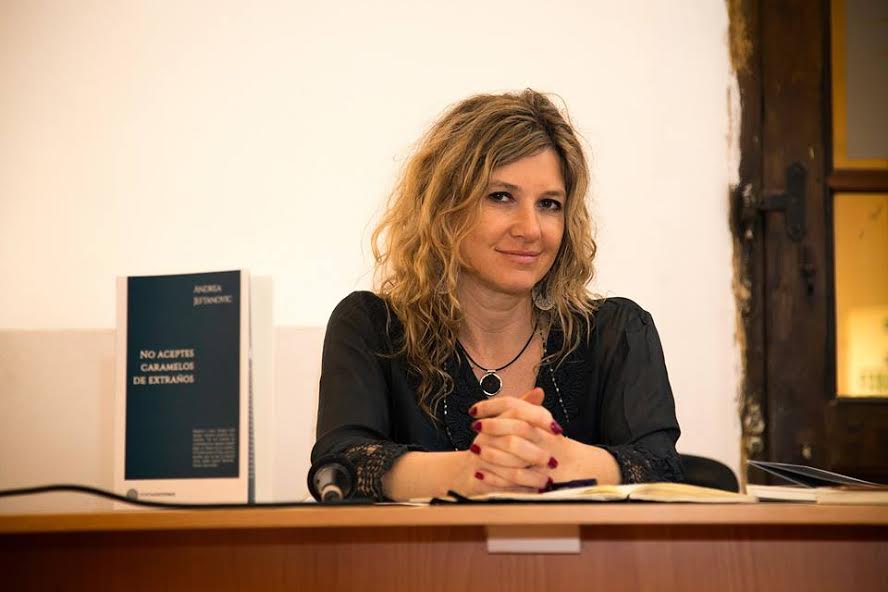 Comentario: "No aceptes caramelos de extraños" de Andrea Jeftanovic