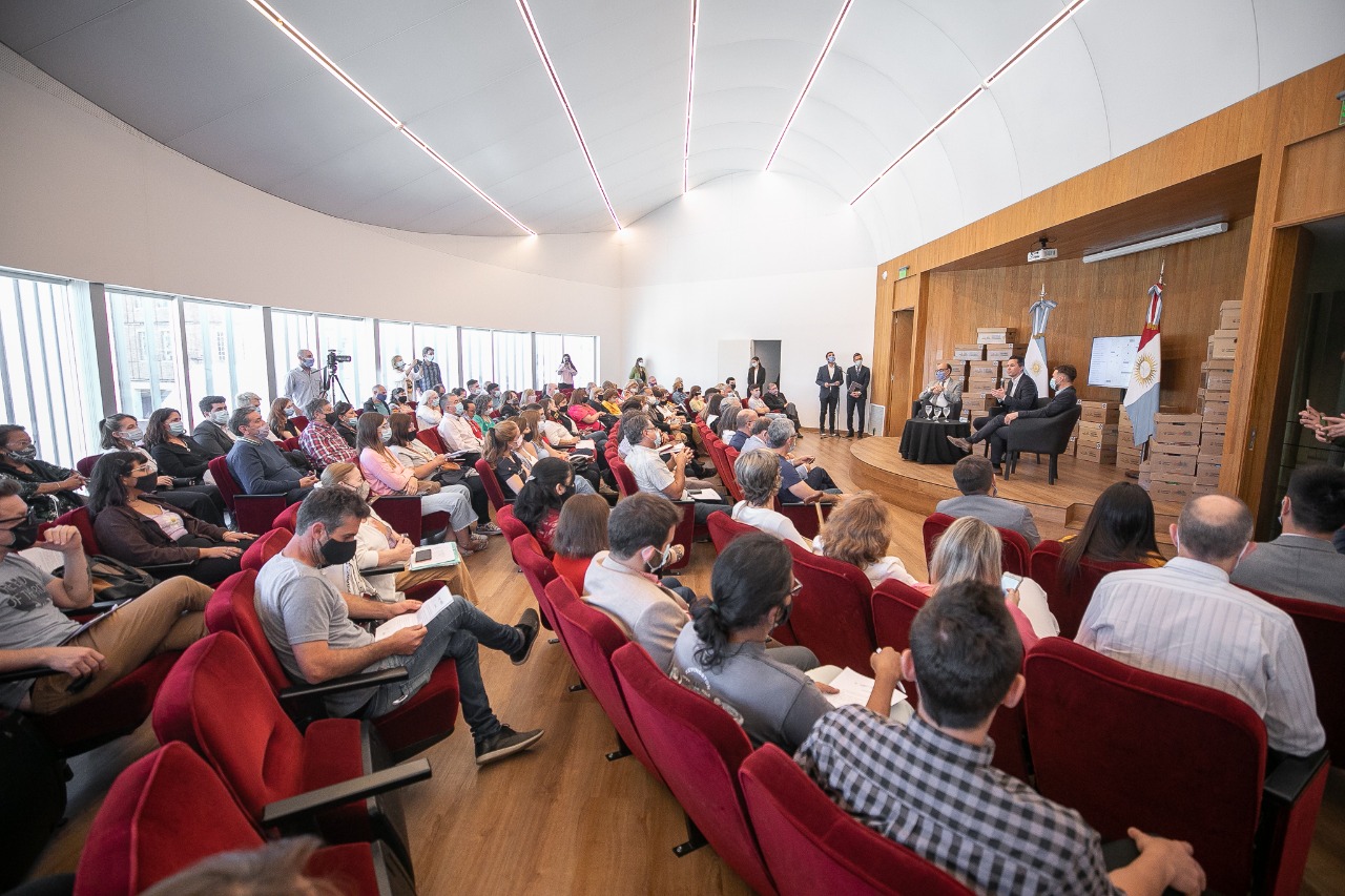 La Legislatura entregó libros a bibliotecas e instituciones culturales