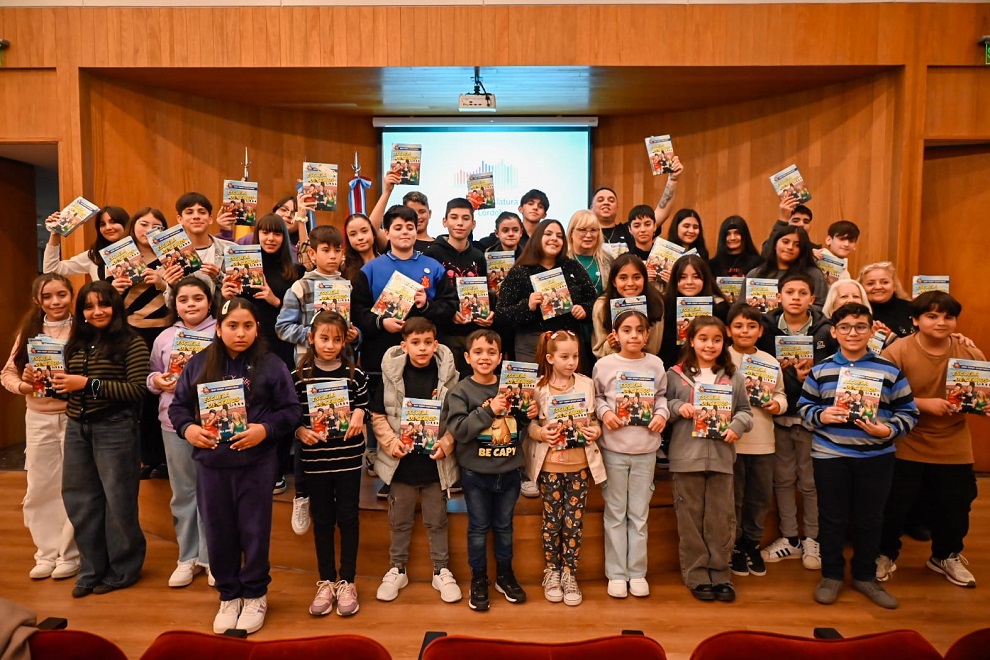 Se presentó un libro de cuentos que contiene ilustraciones de niños y niñas cordobeses