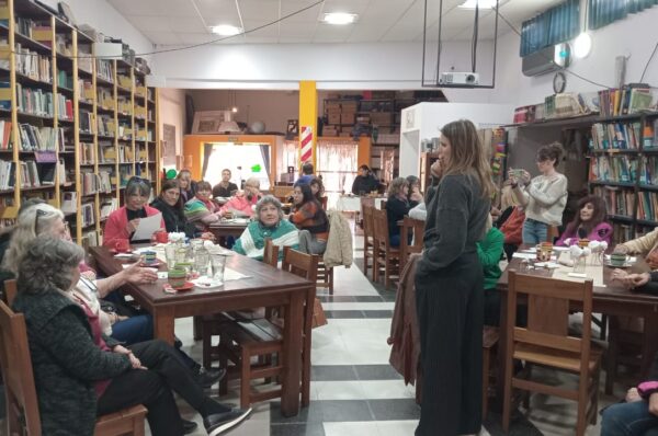 El ciclo Terapias Literarias abrió nueva temporada en Salsipuedes con “Historias para esperar el solsticio”