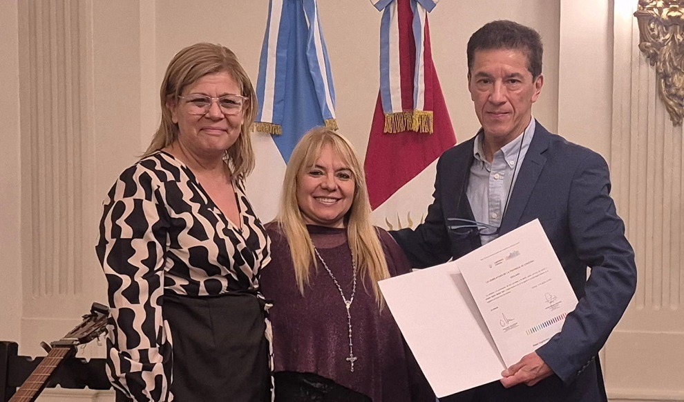 Legislatura Histórica: presentaron un poemario del escritor Carlos Díaz